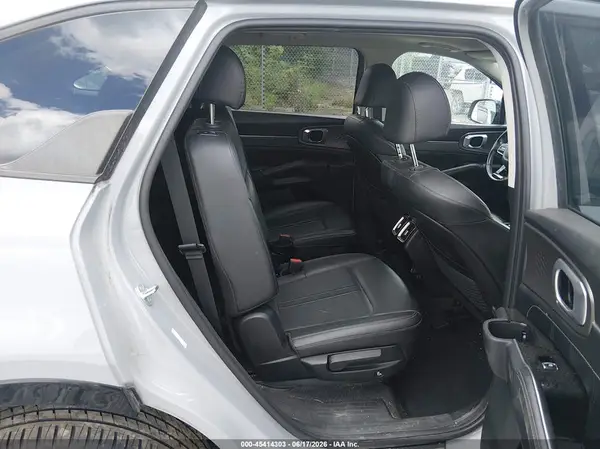 5XYRKDLF9PG207872 2023 KIA SORENTO - Image 8