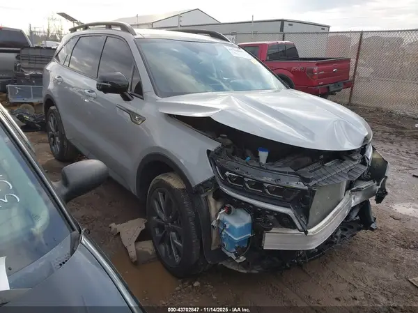 5XYRKDLF9PG218869 2023 KIA SORENTO - Image 1