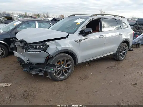 5XYRKDLF9PG218869 2023 KIA SORENTO - Image 2