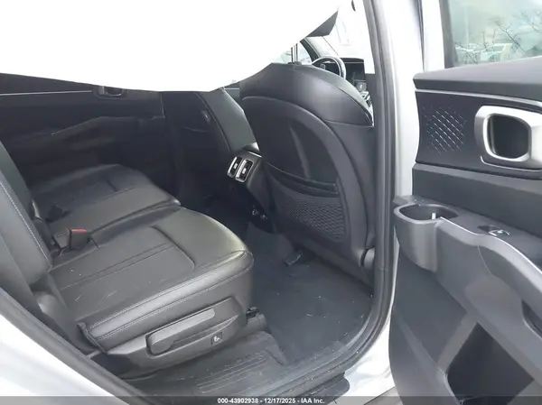 5XYRL4LC2NG127863 2022 KIA SORENTO - Image 8