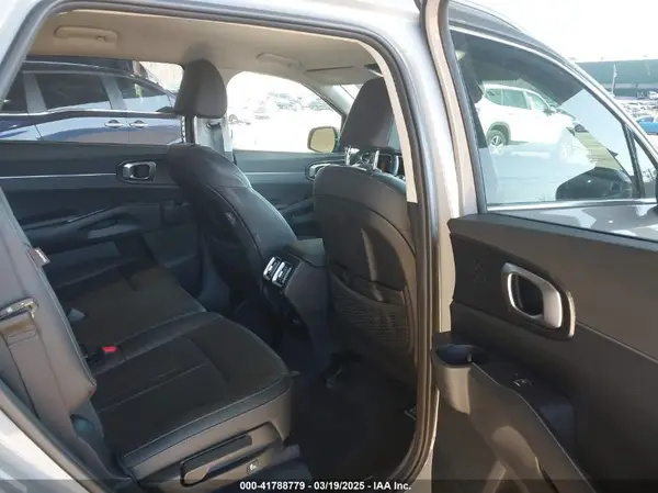 5XYRLDJC0RG281593 2024 KIA SORENTO - Image 8