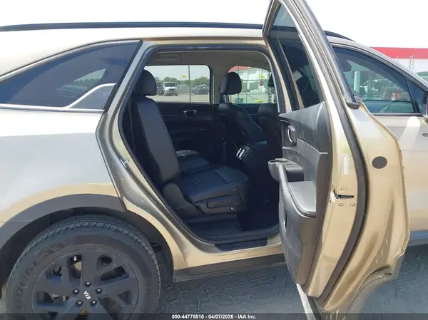 5XYRLDLC0MG061702 2021 KIA SORENTO - Image 8
