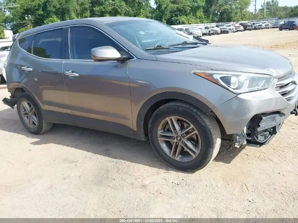 5XYZT3LB0JG570069 2018 HYUNDAI SANTA FE - Image 1