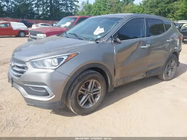 5XYZT3LB0JG570069 2018 HYUNDAI SANTA FE - Image 2