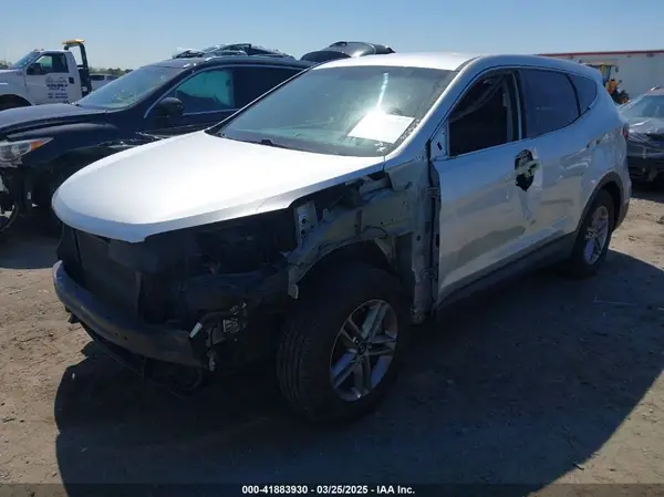 5XYZT3LB3JG572978 2018 HYUNDAI SANTA FE - Image 2