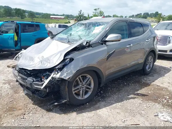 5XYZT3LB4JG525667 2018 HYUNDAI SANTA FE - Image 2