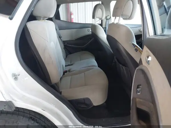 5XYZT3LB5GG379742 2016 HYUNDAI SANTA FE - Image 8