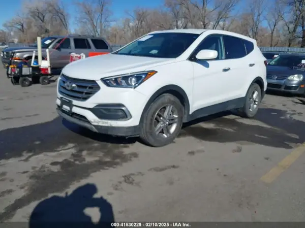 5XYZT3LB5JG565000 2018 HYUNDAI SANTA FE - Image 2
