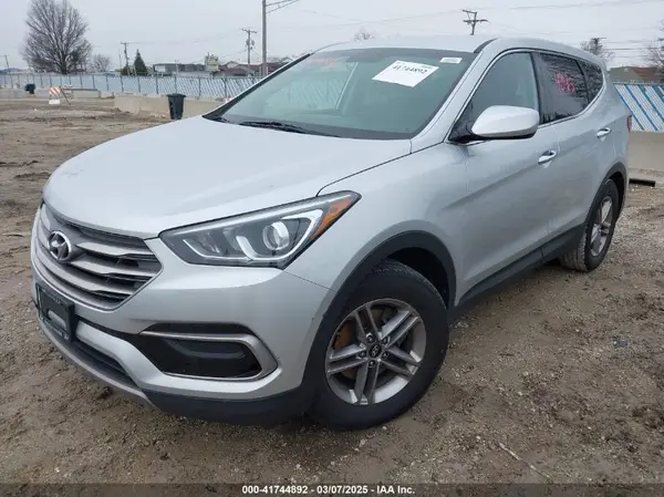 5XYZT3LB6HG479317 2017 HYUNDAI SANTA FE - Image 2