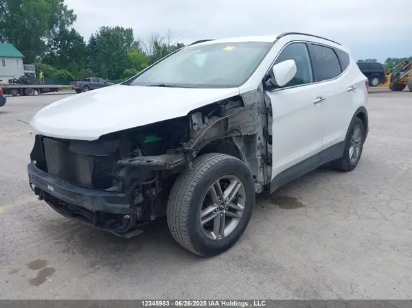 5XYZT3LB7HG396477 2017 HYUNDAI SANTA FE - Image 2