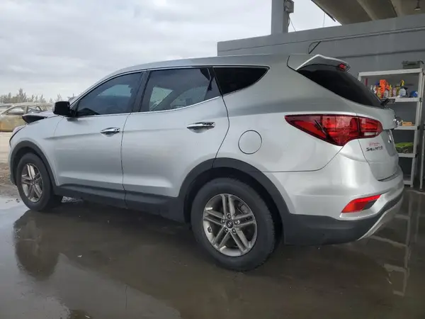 5XYZT3LB8JG534548 2018 HYUNDAI SANTA FE - Image 2