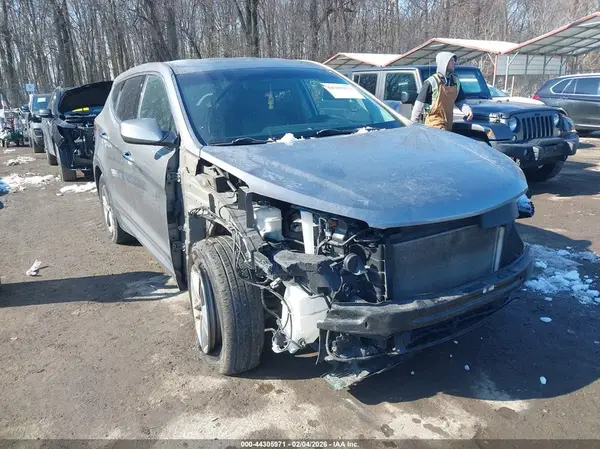 5XYZT3LB8JG569641 2018 HYUNDAI SANTA FE - Image 1