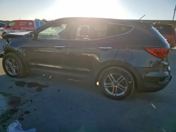 5XYZT3LB9JG564867 2018 HYUNDAI SANTA FE - Image 2