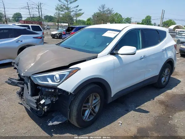 5XYZTDLB0JG563984 2018 HYUNDAI SANTA FE - Image 2