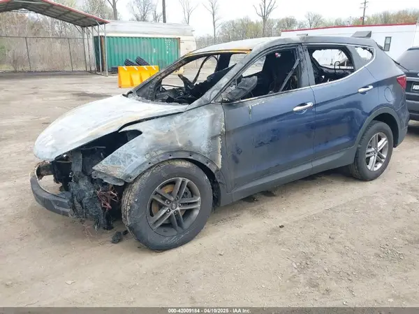 5XYZTDLB1JG563136 2018 HYUNDAI SANTA FE - Image 2