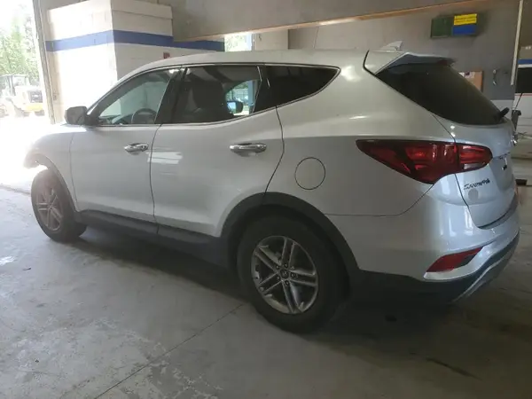 5XYZTDLB4HG440683 2017 HYUNDAI SANTA FE - Image 2