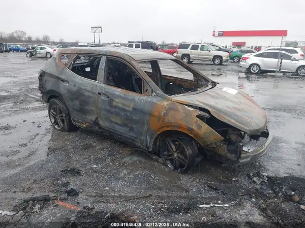 5XYZTDLB5JG555864 2018 HYUNDAI SANTA FE - Image 1