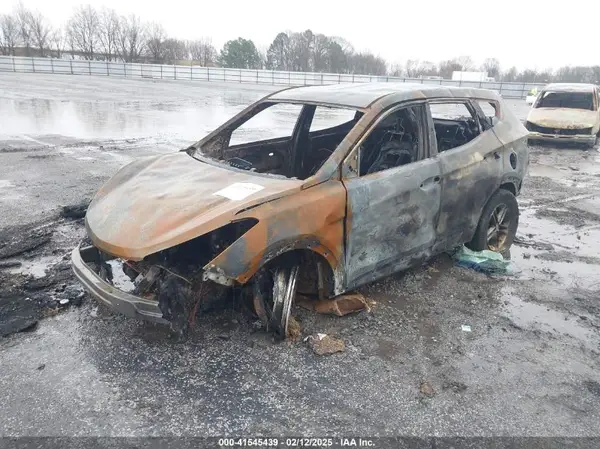 5XYZTDLB5JG555864 2018 HYUNDAI SANTA FE - Image 2