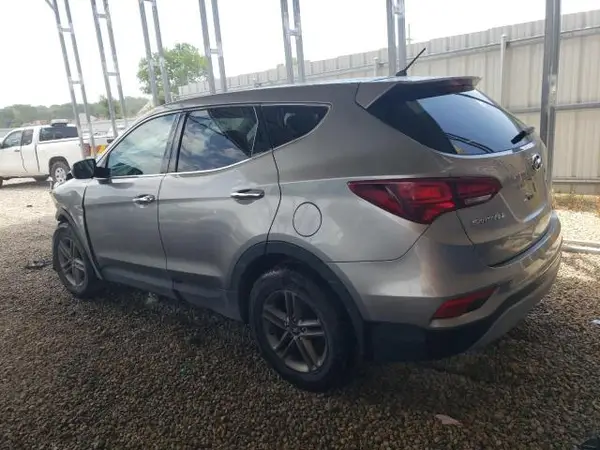 5XYZTDLB5JG559476 2018 HYUNDAI SANTA FE - Image 2