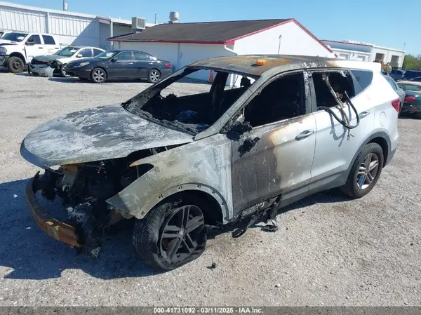 5XYZTDLB6HG439776 2017 HYUNDAI SANTA FE - Image 2