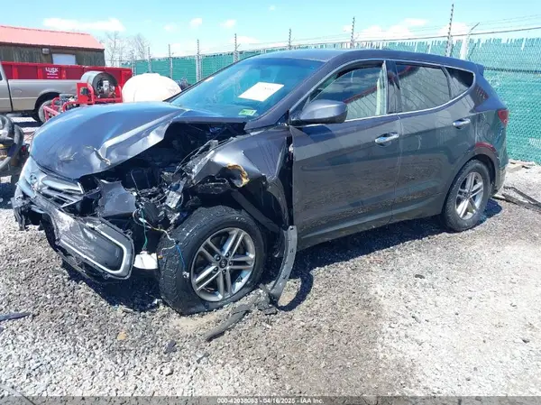 5XYZTDLB7JG569023 2018 HYUNDAI SANTA FE - Image 2