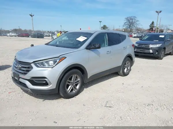 5XYZTDLB8HG465425 2017 HYUNDAI SANTA FE - Image 2