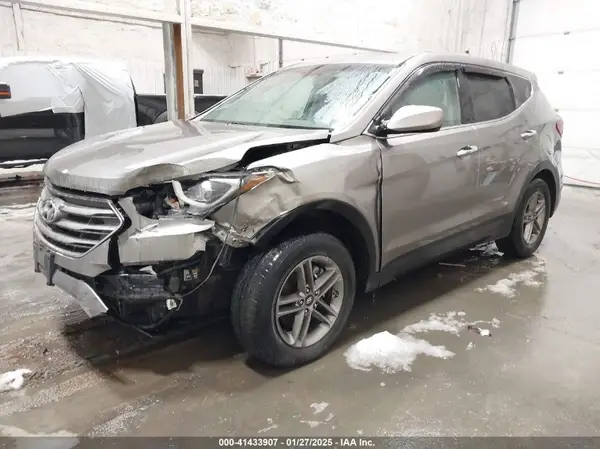 5XYZTDLB9HG392906 2017 HYUNDAI SANTA FE - Image 2
