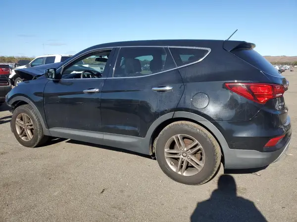 5XYZTDLB9JG560663 2018 HYUNDAI SANTA FE - Image 2