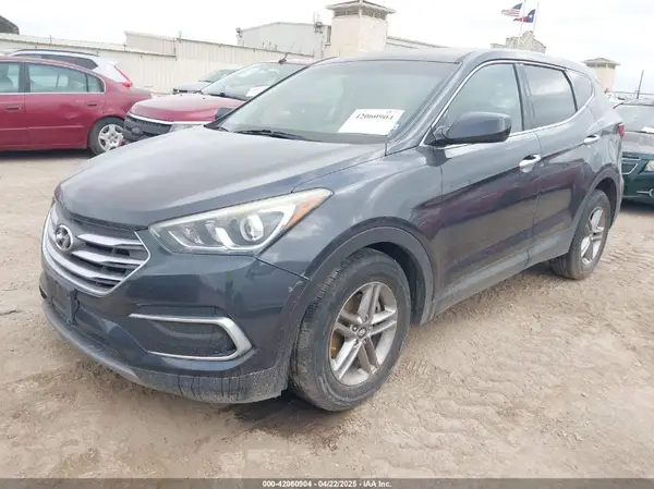 5XYZTDLB9JG569010 2018 HYUNDAI SANTA FE - Image 2