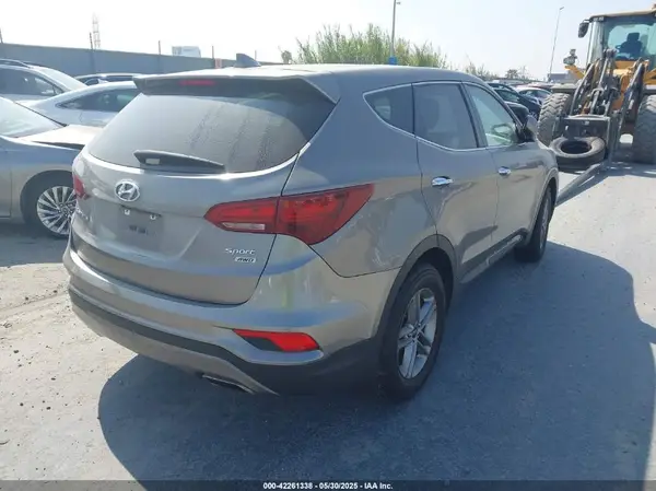 5XYZTDLBXHG443569 2017 HYUNDAI SANTA FE - Image 1