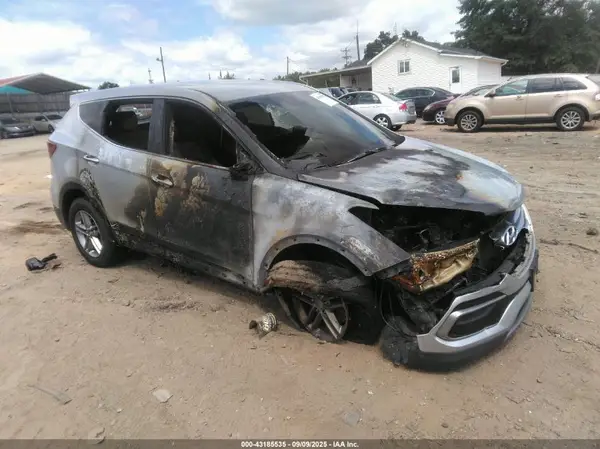 5XYZTDLBXHG453440 2017 HYUNDAI SANTA FE - Image 1