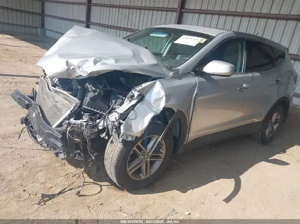 5XYZTDLBXJG558694 2018 HYUNDAI SANTA FE - Image 2