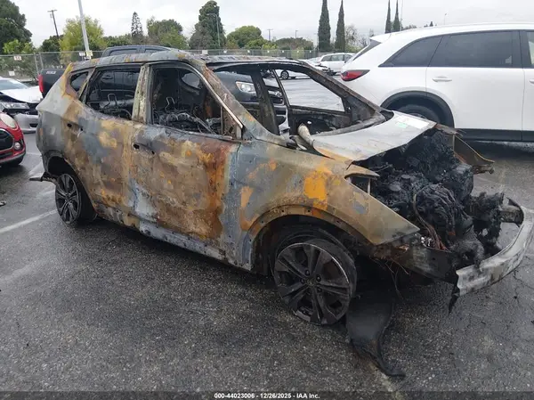 5XYZU3LB0GG354938 2016 HYUNDAI SANTA FE - Image 1