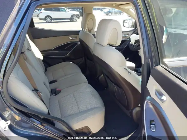 5XYZU3LB4HG407304 2017 HYUNDAI SANTA FE - Image 8