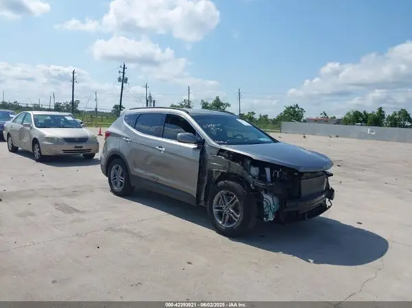 5XYZU3LB5JG560165 2018 HYUNDAI SANTA FE - Image 1