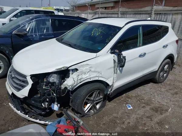 5XYZU3LB6HG392353 2017 HYUNDAI SANTA FE - Image 2