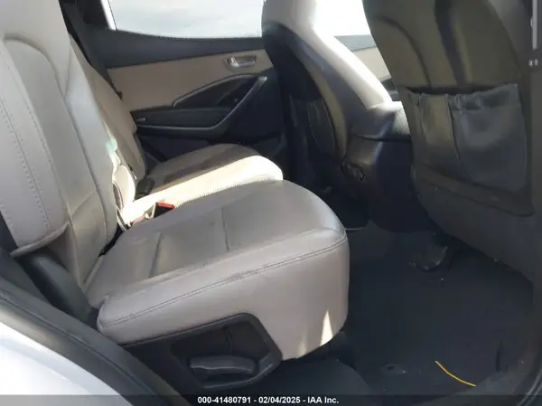 5XYZU3LB7HG438756 2017 HYUNDAI SANTA FE - Image 8