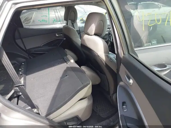 5XYZU3LB7HG443925 2017 HYUNDAI SANTA FE - Image 8