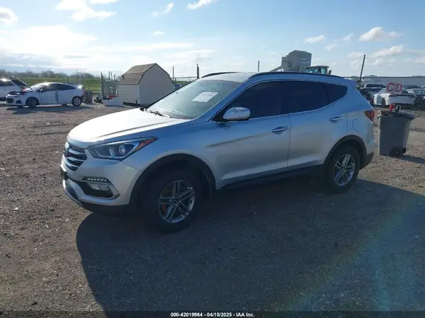 5XYZU3LB7JG505684 2018 HYUNDAI SANTA FE - Image 2