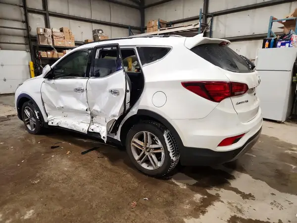 5XYZU3LB8HG425532 2017 HYUNDAI SANTA FE - Image 2