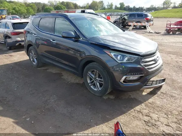 5XYZU3LB8HG452388 2017 HYUNDAI SANTA FE - Image 1
