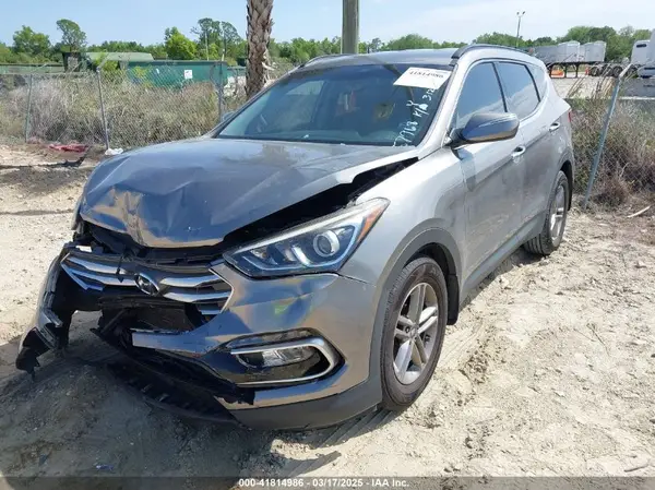 5XYZU3LB8JG563903 2018 HYUNDAI SANTA FE - Image 2