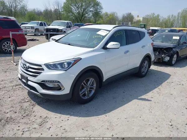 5XYZU3LBXHG381078 2017 HYUNDAI SANTA FE - Image 2