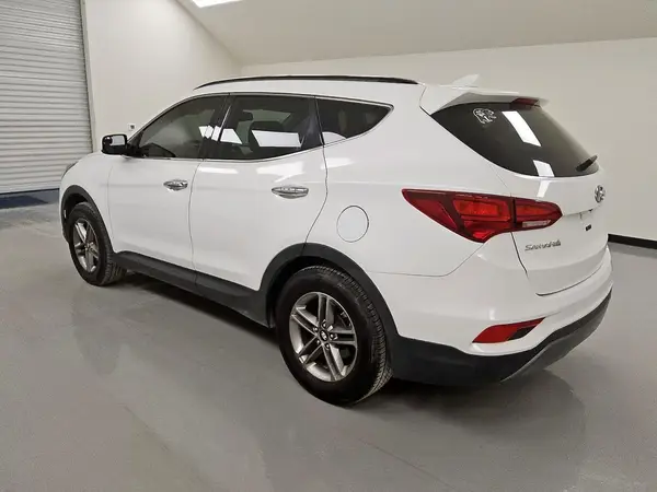 5XYZU3LBXHG399323 2017 HYUNDAI SANTA FE - Image 2