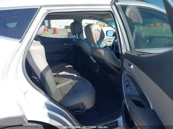 5XYZU3LBXHG495307 2017 HYUNDAI SANTA FE - Image 8
