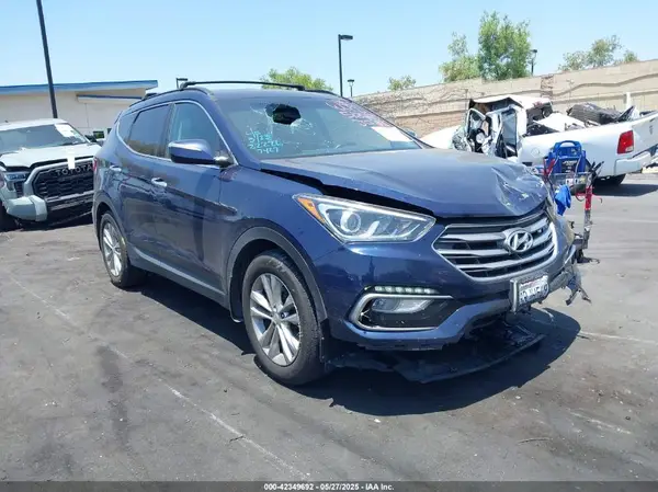 5XYZU4LA8JG537427 2018 HYUNDAI SANTA FE - Image 1
