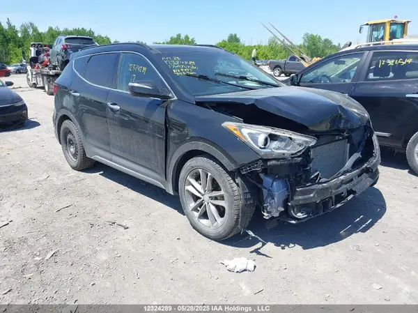 5XYZUDLA0HG392300 2017 HYUNDAI SANTA FE - Image 1