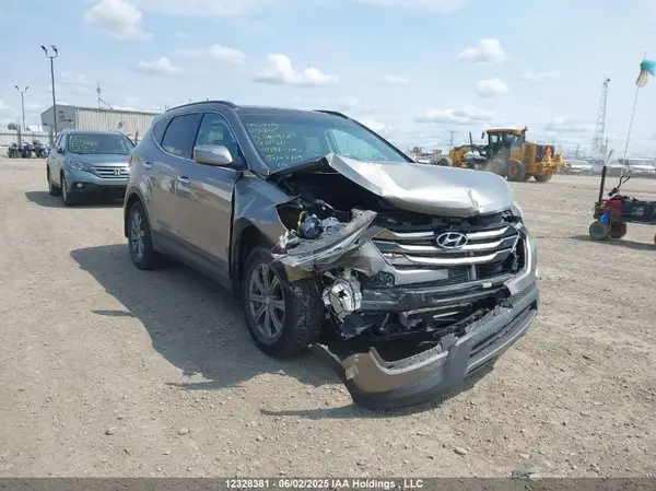 5XYZUDLA2GG371611 2016 HYUNDAI SANTA FE - Image 1