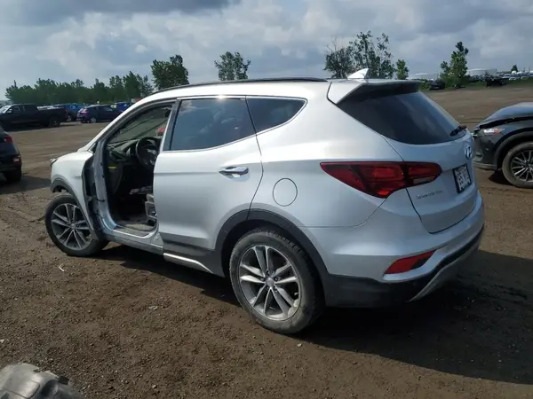 5XYZUDLA2HG463903 2017 HYUNDAI SANTA FE - Image 2