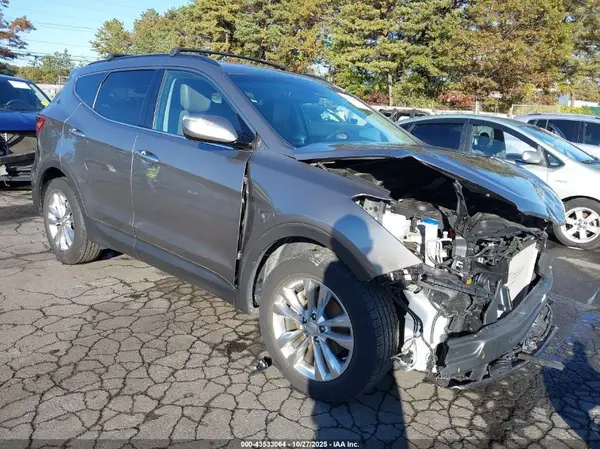 5XYZUDLA2HG485867 2017 HYUNDAI SANTA FE - Image 1